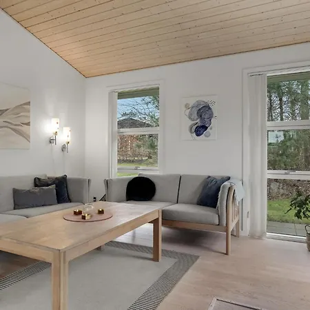 Amazing In With Kitchen Holiday home *